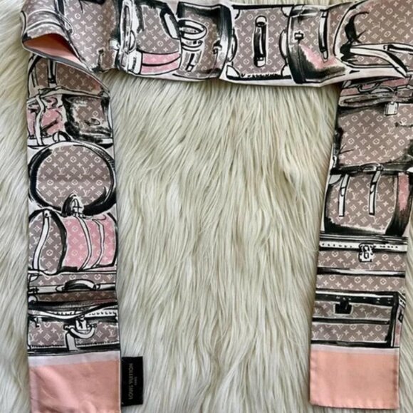 Louis Vuitton Rare & Limited Edition Pink and Gray Rose Poudre Trunks Silk Scarf - Picture 4 of 10